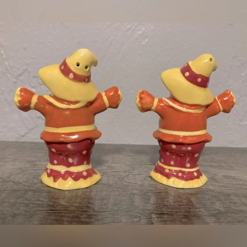 Vintage Essential Home Scarecrow Salt & Pepper Shakers